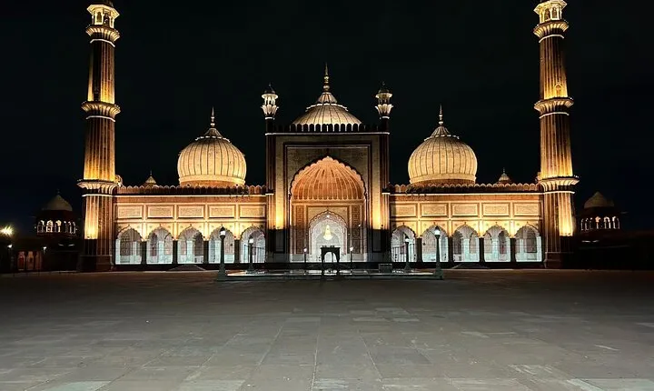 Explore Old Delhi with Local Guide and Food