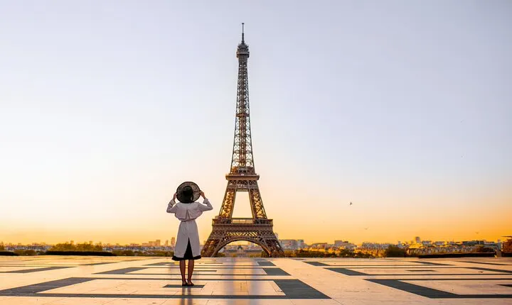 Eiffel Tower Guided Tour by Stairs with Optional Summit by Lift