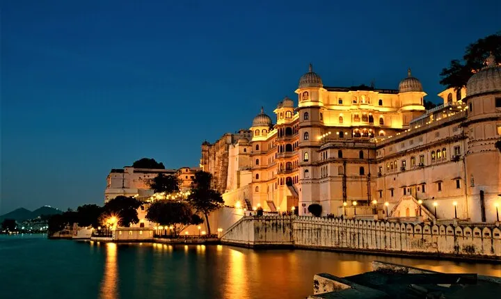 Udaipur Sightseeing Tour Package with Guide and Private Taxi