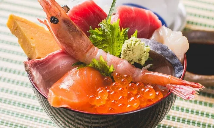 Sapporo Guided Walking Lunch Tour in Nijo Market and Sosei East