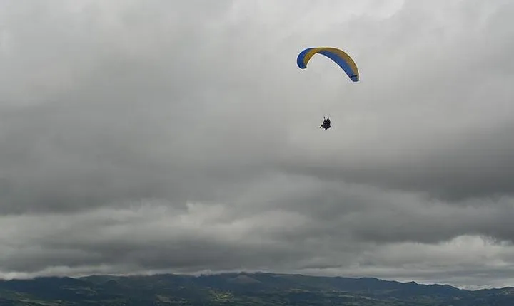 Paragliding in Medellín