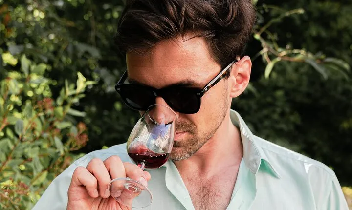 Hidden Paris and Wine Class : A Walking Tour