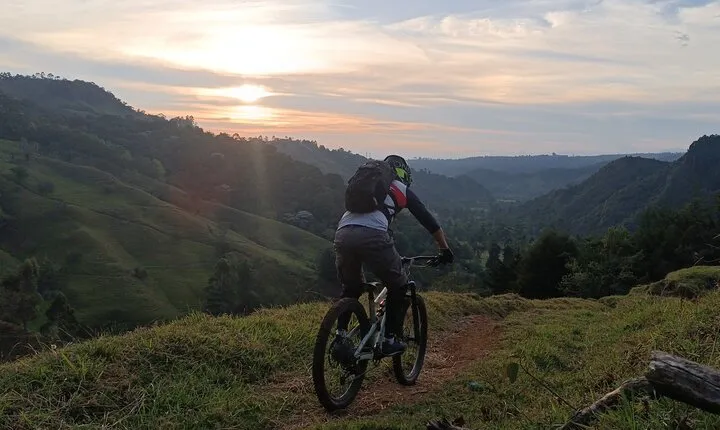 8-Days Private Enduro Mountain Bike Tour in Colombia