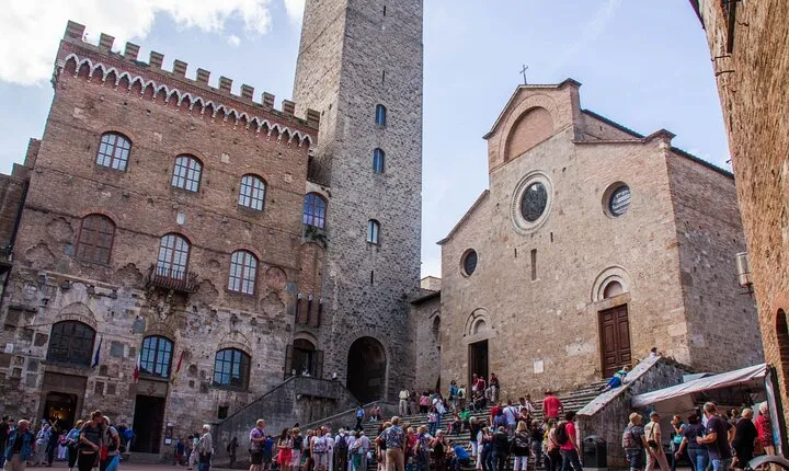 From Siena to San Gimignano: Hilltop Towns & Wine Tasting Escape