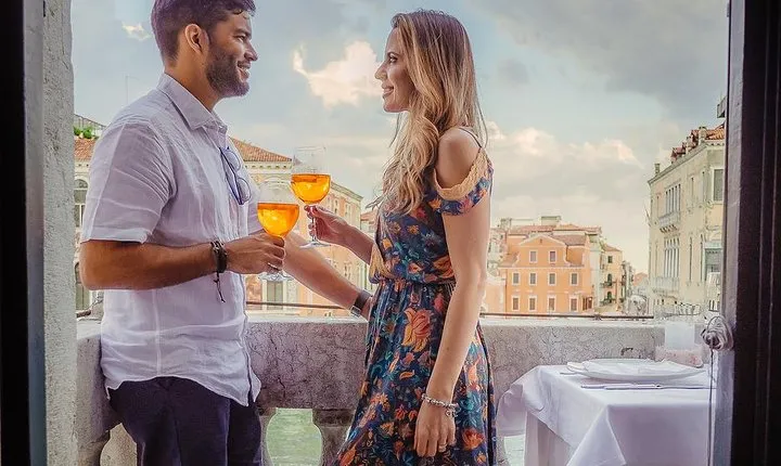 Gondola Ride and Aperitif in a Venetian Palace