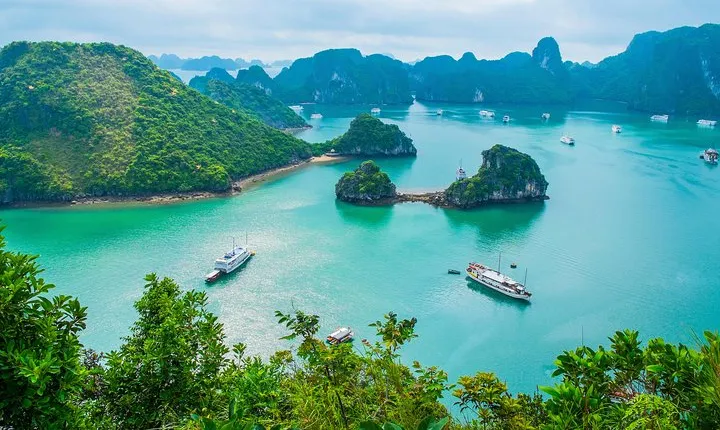 Private Halong Bay Sailing Cruise from Hanoi