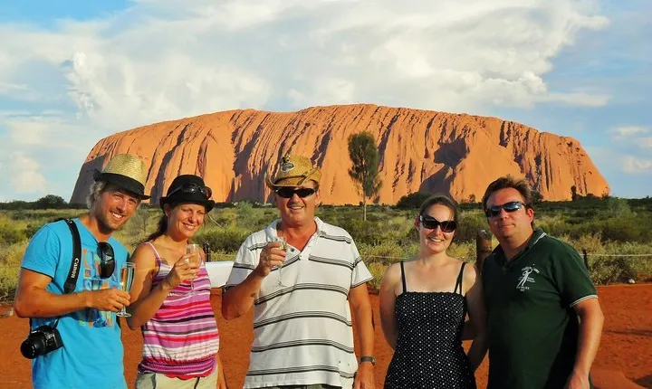Ayers Rock Day Trip from Alice Springs Including BBQ Dinner