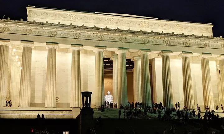 DC Monuments and Memorials Night Tour, Glass-Top Vehicle Option
