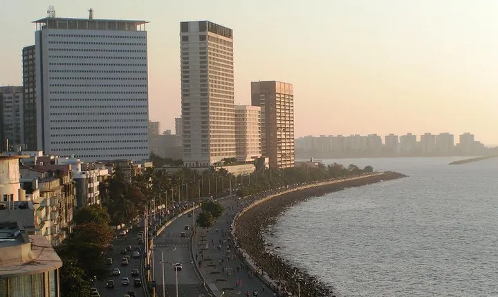 Mumbai - Guided private Half day tour to Cosmopolitan Indian city