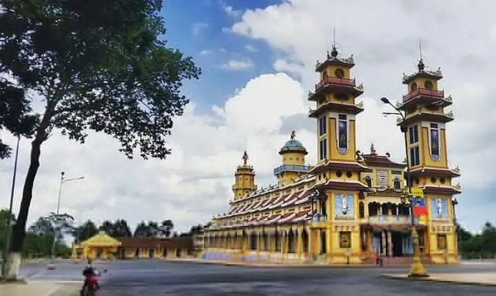 Explore Truly Local Culture at Cao Dai Holy See - Private Daytour
