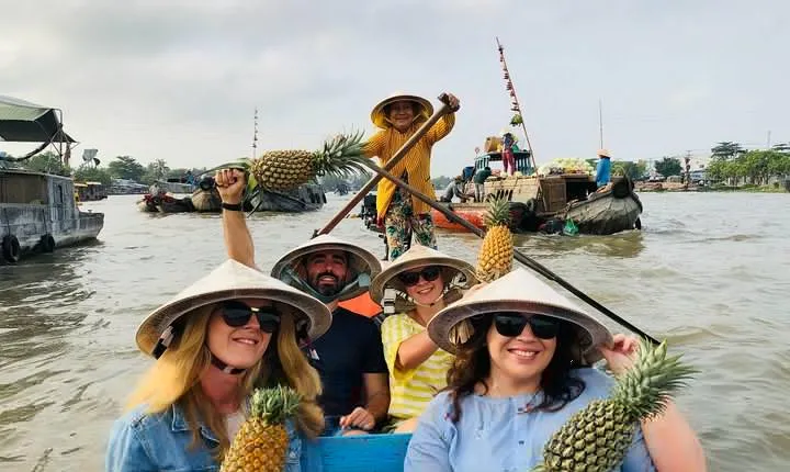 The hidden Fabulous Floating Market and Small Canal