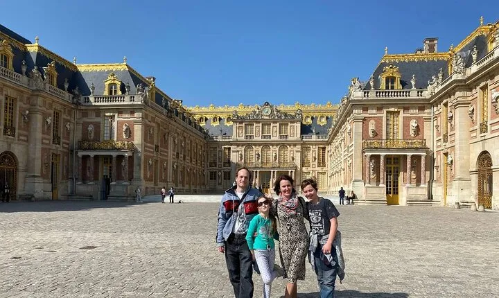 Versailles: Semi-Private Guided Tour with Train
