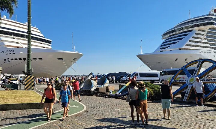 Private and personalized tour in Montevideo for cruise passengers
