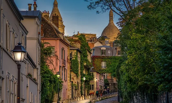 Montmartre: Secret Stories of Paris - Self-Guided Audio Tour