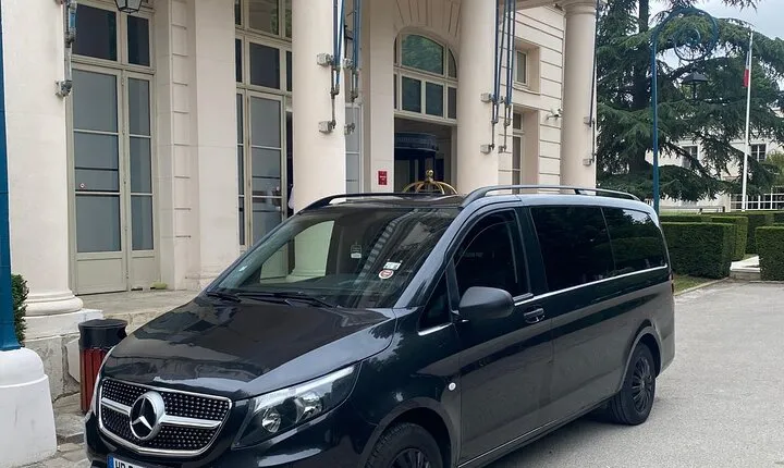 Private Day Trip to Bruges Christmas Market from Paris