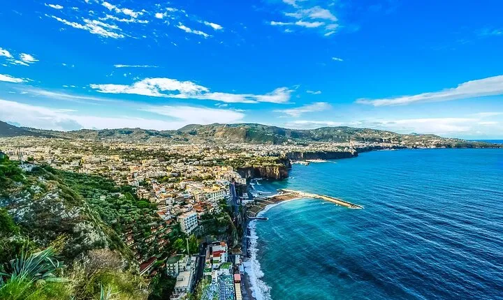 Private transfer from Alberobello to Amalfi, 2 hour stop included