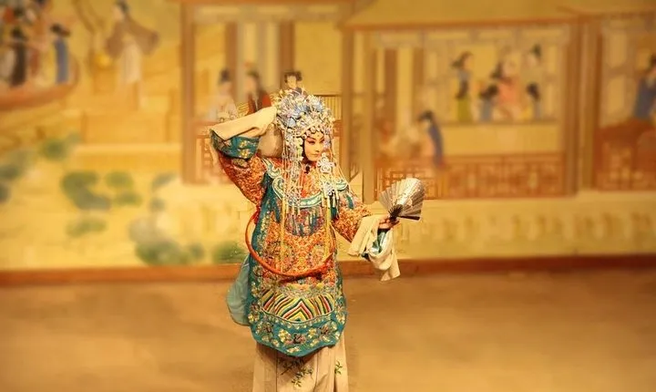Beijing Royal Cuisine Dinner with Performance Experience and Nanluoguxiang Visit