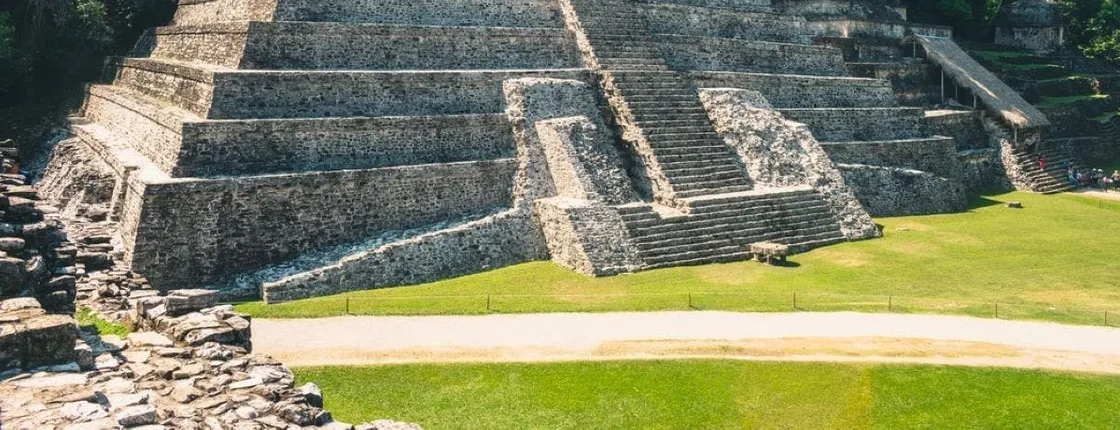 Palenque Archaeological Zone and Roberto Barrios Waterfall Tour