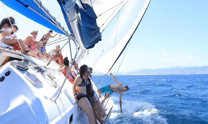 Los Cabos Luxury Sailing, Snorkel and Lunch Cruise