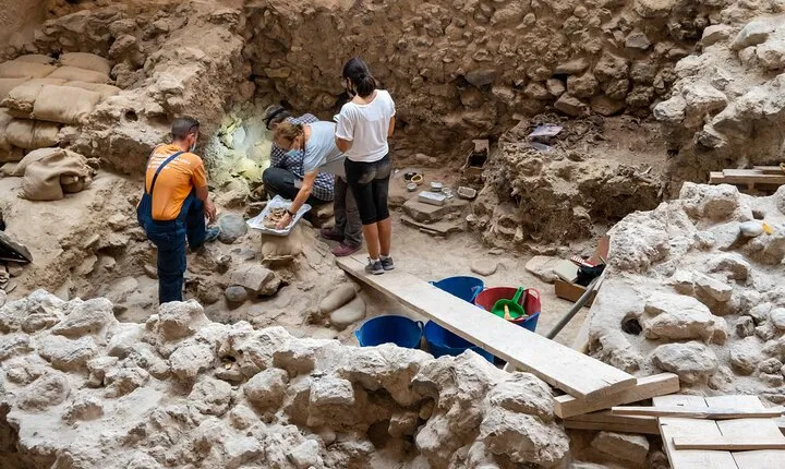 Santorini History & Archeology Tour