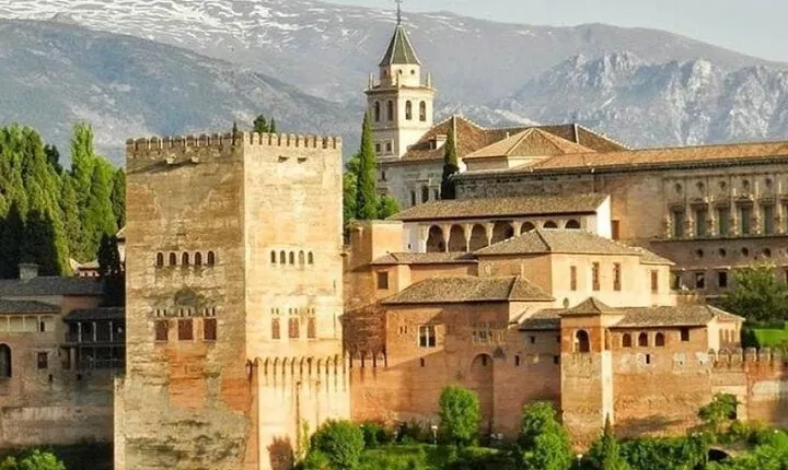 Entrance to La Alhambra and Nasrid Palaces with Physical Audio Guide