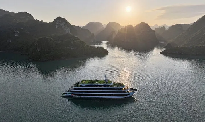 Lan Ha Bay for 3 Days and 2 Nights from Hanoi
