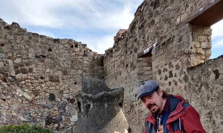 Pompeii to Vesuvius Tour with Skip-the-Line Tickets to Ruins & Volcanic Crater