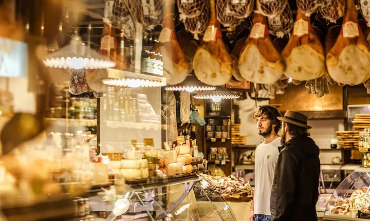Bologna Private Tour with a Local – Unique & Offbeat