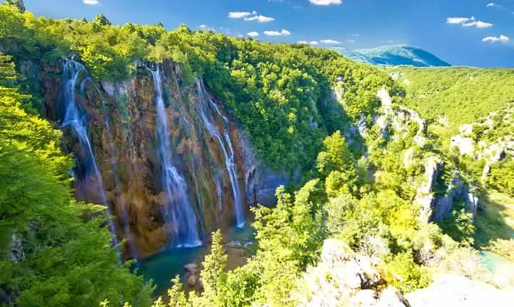 Private transfer from Zagreb to Zadar with Plitvice Lakes private tour