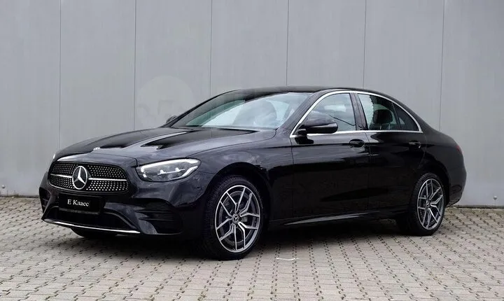 Private Transfer: Toronto to Pearson Airport YYZ in Business Car