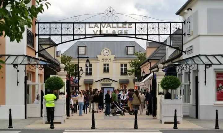 Private Shopping Tour from Paris to La Vallee Village