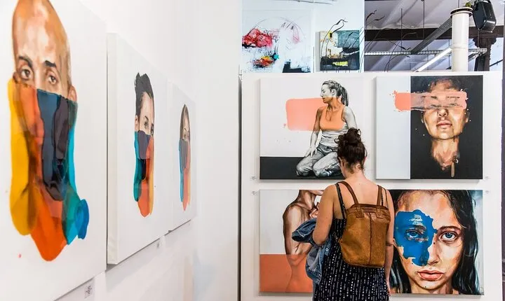 Private Gallery Walk in Barcelona’s Art District