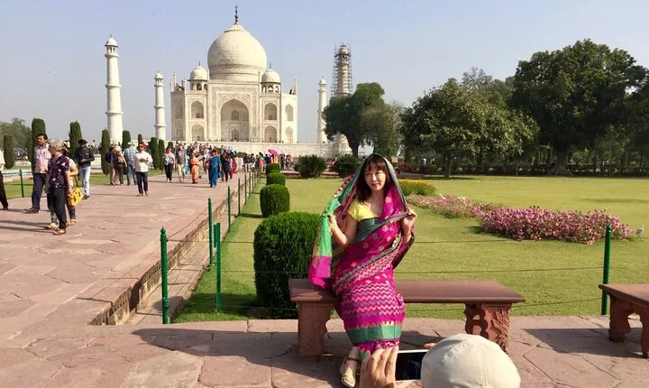 From Delhi: Private Taj Mahal Tour with Kachhpura Village Walk