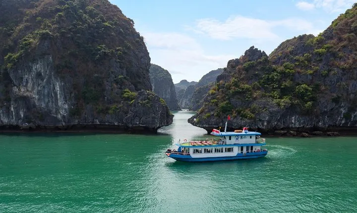 Luxury Day Trip Visit Halong Bay and Lan Ha Bay (8Hours)