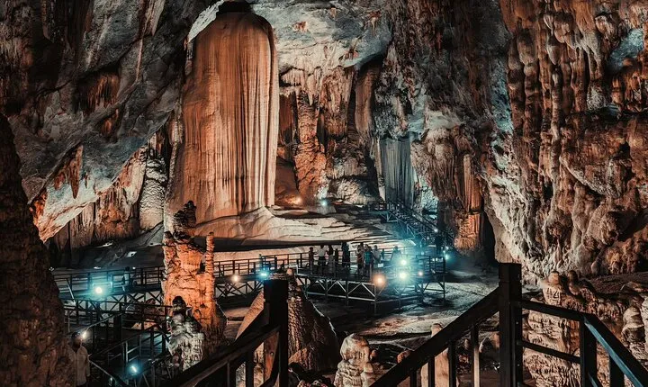2-day Amazing caves: Paradise cave - Dark Cave - Phong Nha cave