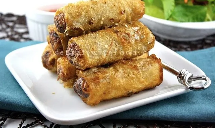 Hanoi Street Food Tour including delicious food & Local guide