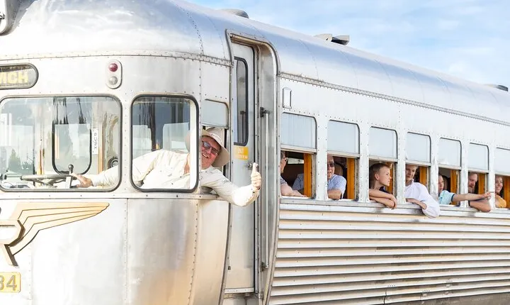 VIP Silver-Tails Rail Sunset With Smithy's Dinner and Show