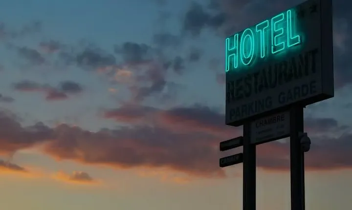 Shared Shuttle London Departure Transfer - Hotel / Accommodation to Airport