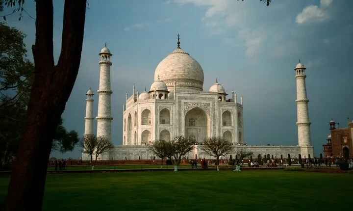 Taj Mahal Tour From Delhi By Gatimaan Train