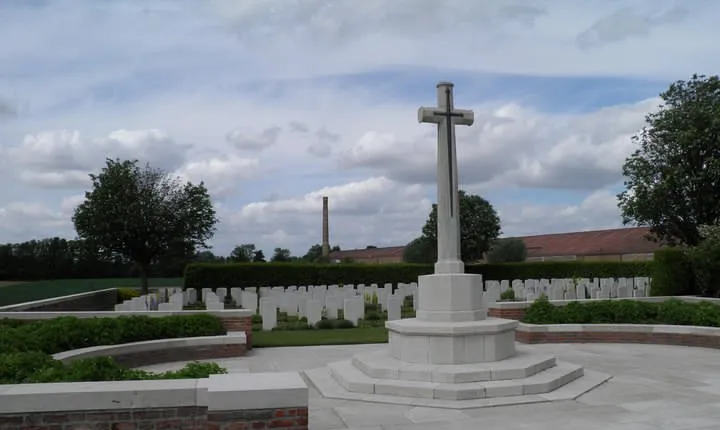 Private Full-Day Canadian WW1 Vimy and Somme Battlefield Tour from Bruges