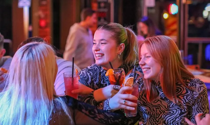 Budapest: Bar Crawl Tour with Drinks and Shots Included