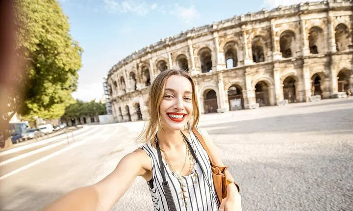 Nimes: Ancient Roman Arena Ticket & Old Town Audio Tour