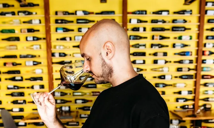 Fun Wine Tasting with the most italian Sommelier in Milan