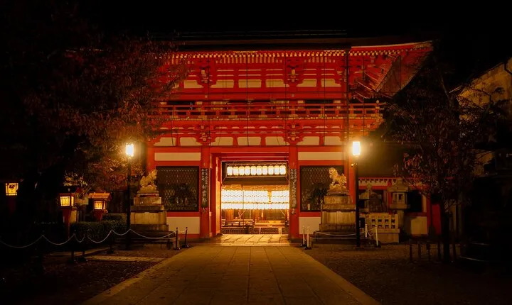 Exclusive Gion Walking Tour with Hibiki Whisky