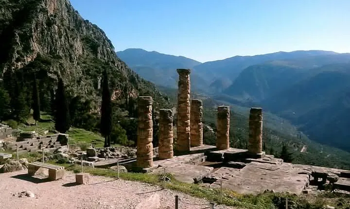 Delphi Skip-The-Line Private Tour with Licensed Guide & Admission
