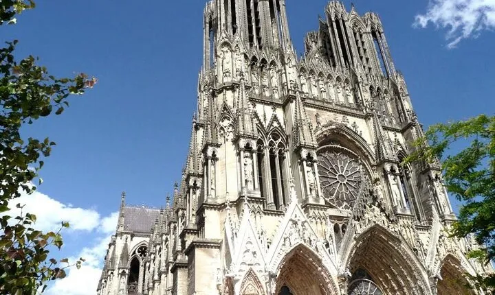 Champagne - Reims: Private tour from Paris by minivan