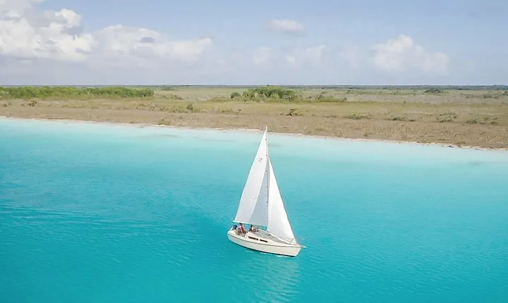 Sailing Tour through the Lagoon of the 7 Colors