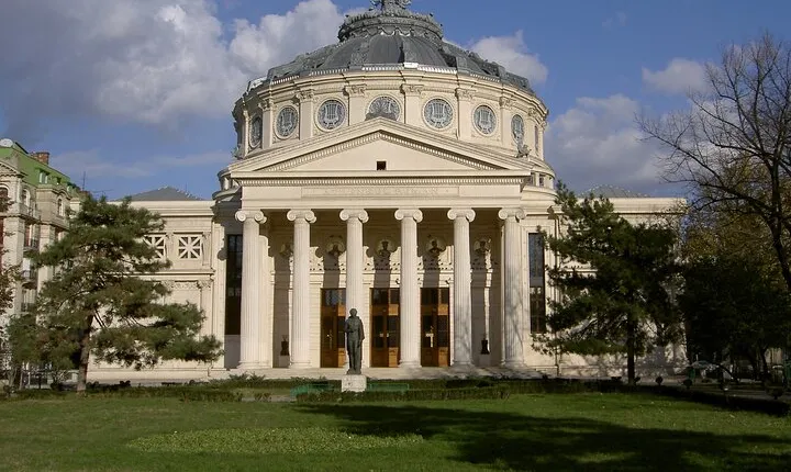 Bucharest sightseeing tour by minivan