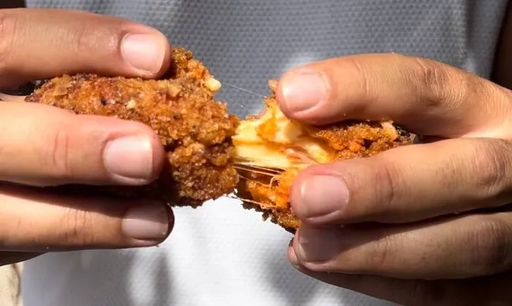 3-Hours Private Walking Art and Street Food Tour in Rome