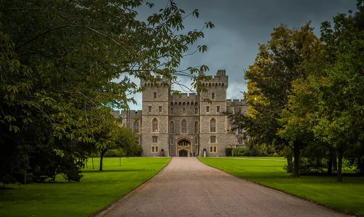 Windsor Castle Half-Day Tour from London with Hotel Transfer